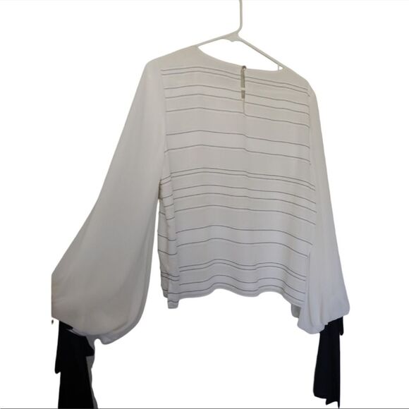 Vince Camuto bishop sleeve top 🖤 NWT 🖤 SMALL - Picture 3 of 7